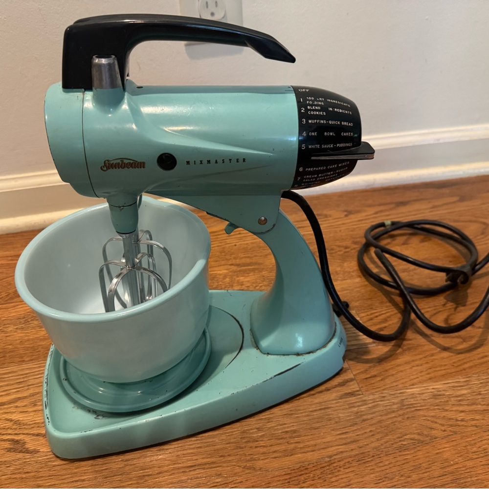 VINTAGE 1957 AQUA/TURQUOISE SUNBEAM MIXMASTER 12 SPEED MIXER WITH 1 BOWL, WORKS!